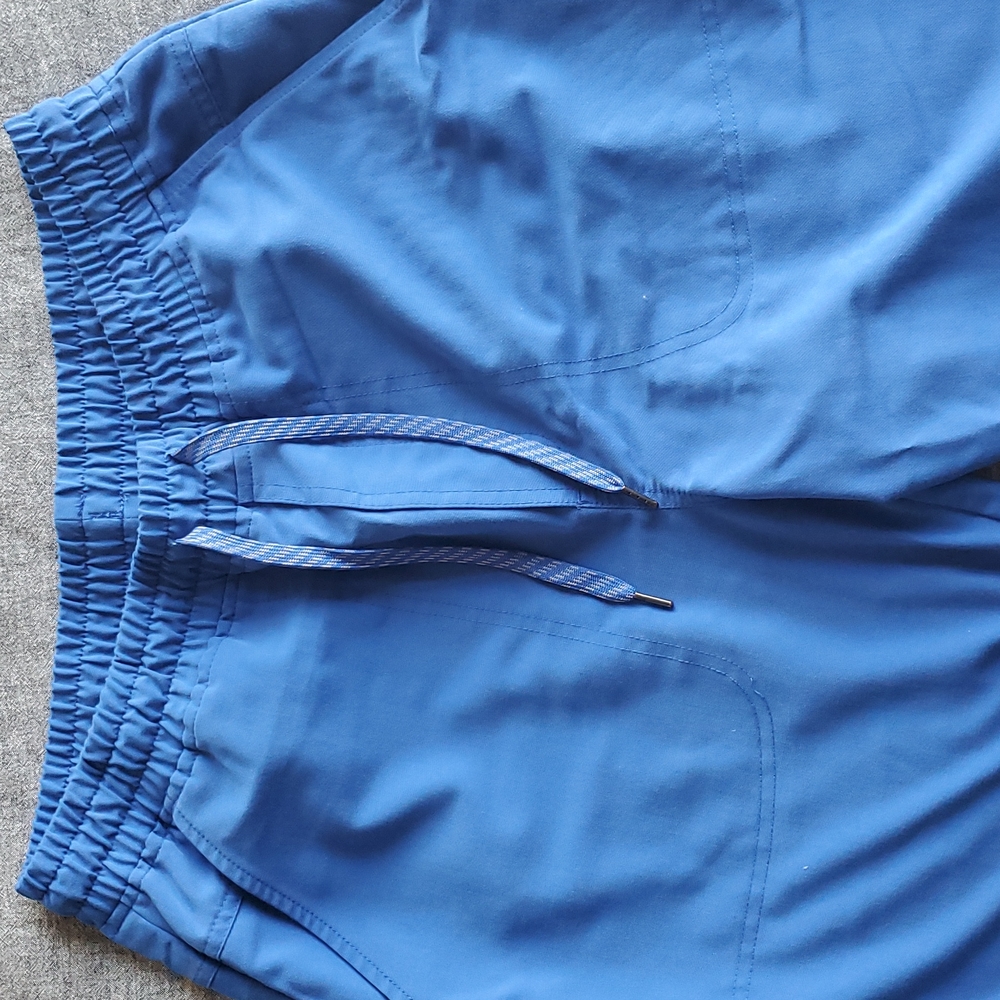 Scrub Set - 2 items V-neck top and straight leg pants (Medium) jaanuu - Picture 2 of 10